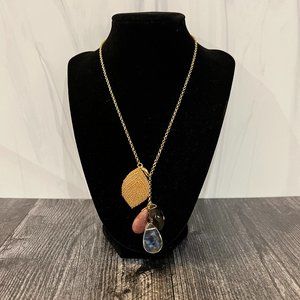 Gold tone pendant necklace.